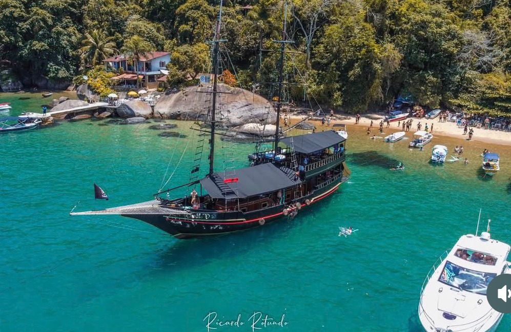Passeio de escuna em Paraty